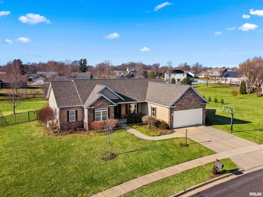 526 N Hurff Drive, Elmwood, IL 61529 - Image #2