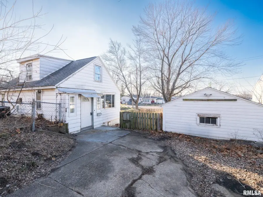 606 Eastshore Drive, Pekin, IL 61554 - Image #2