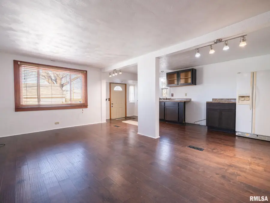 606 Eastshore Drive, Pekin, IL 61554 - Image #3