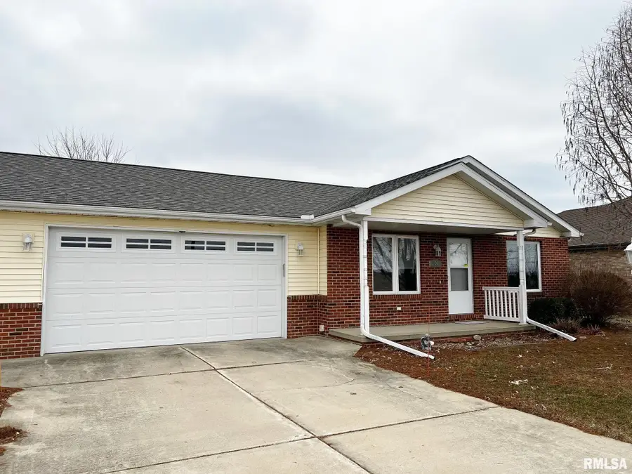 130 W Cruger Road, Washington, IL 61571 - Image #2