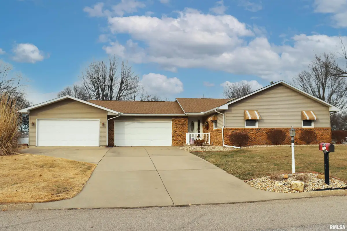 27 Harvester Road, Canton, IL 61520 - Image #1