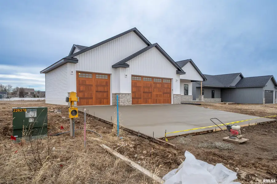 1319 W Hillcrest Drive, Chillicothe, IL 61523 - Image #2