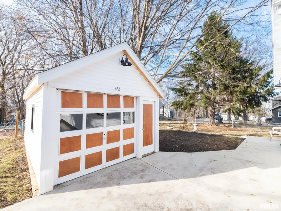 252 Keil Avenue, East Peoria, IL 61611 - Image #2