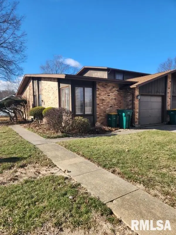 1 Cedar Drive, Macomb, IL 61455