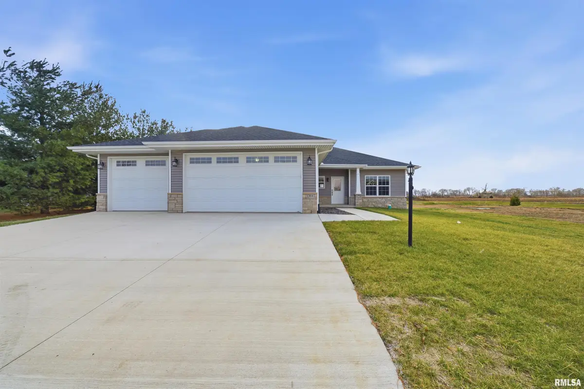1304 W Hillcrest Drive, Chillicothe, IL 61523 - #1