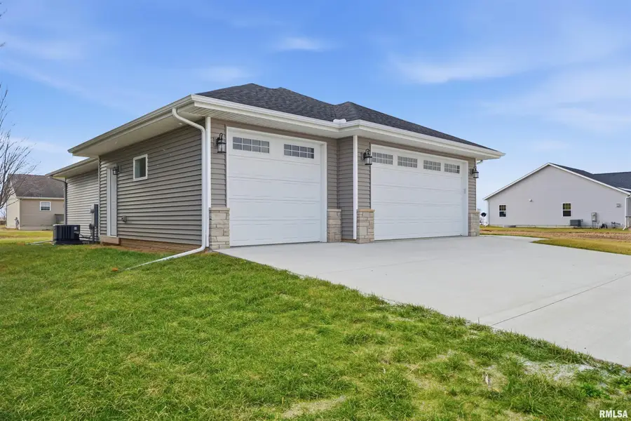 1304 W Hillcrest Drive, Chillicothe, IL 61523 - #3