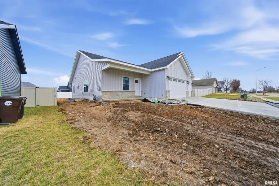 1303 W Hillcrest Drive, Chillicothe, IL 61523 - Image #2