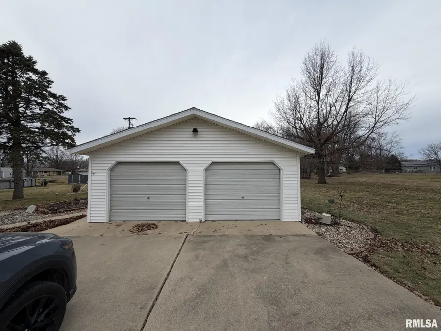 1160 Lawrence Drive, Canton, IL 61520 - Image #2