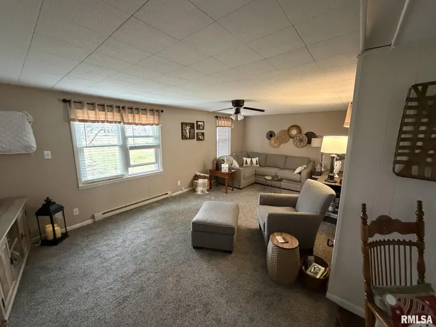 1160 Lawrence Drive, Canton, IL 61520 - Image #3