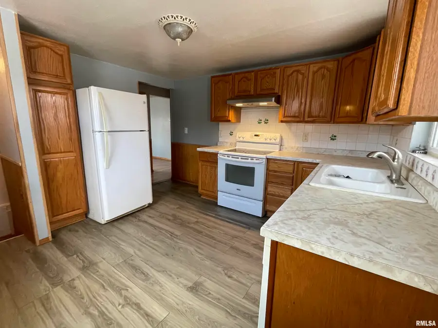 208 W Muller Road, East Peoria, IL 61611 - Image #2