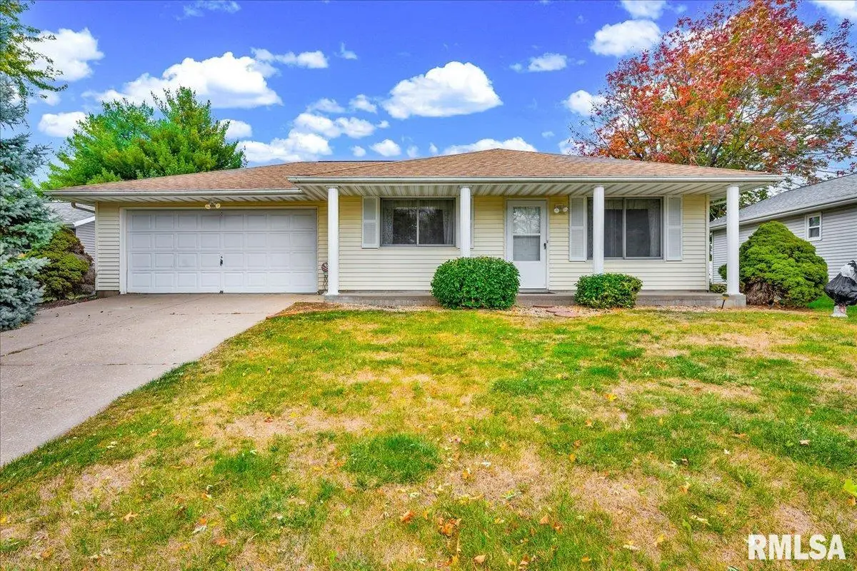 1215 E Sycamore Street, Canton, IL 61520 - #1