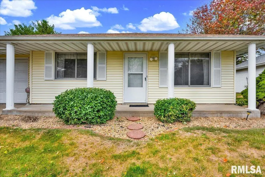 1215 E Sycamore Street, Canton, IL 61520 - #3