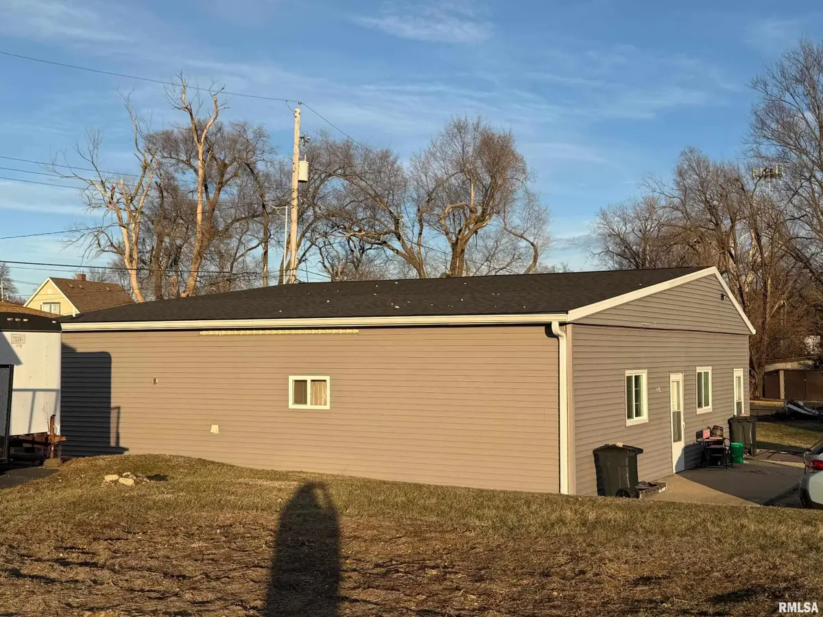 301 W Holly Drive, Washington, IL 61571 - Image #1