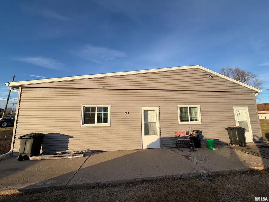 301 W Holly Drive, Washington, IL 61571 - Image #2