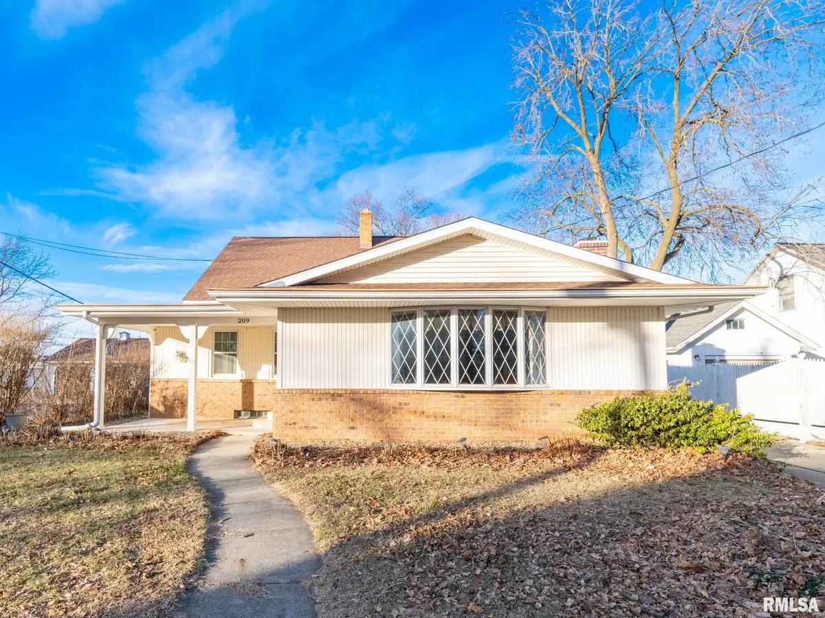 209 E Cruger Avenue, Eureka, IL 61530 - Image #1