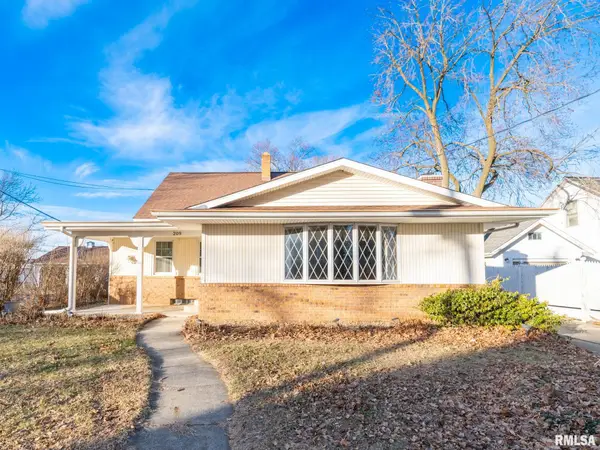 209 E Cruger Avenue, Eureka, IL 61530