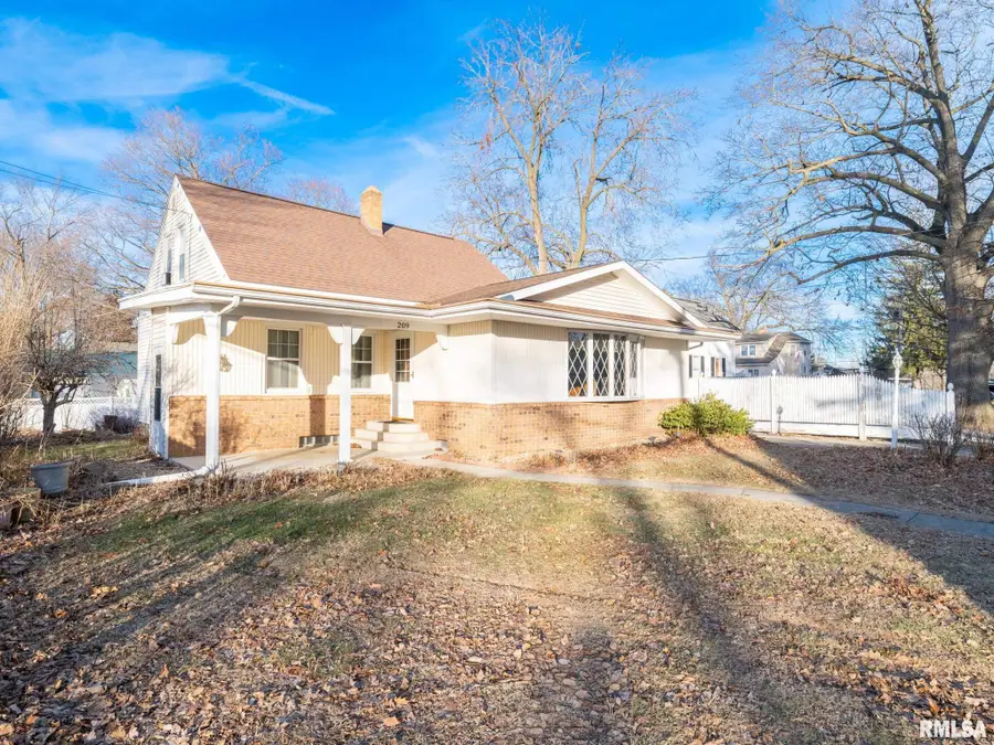 209 E Cruger Avenue, Eureka, IL 61530 - Image #2