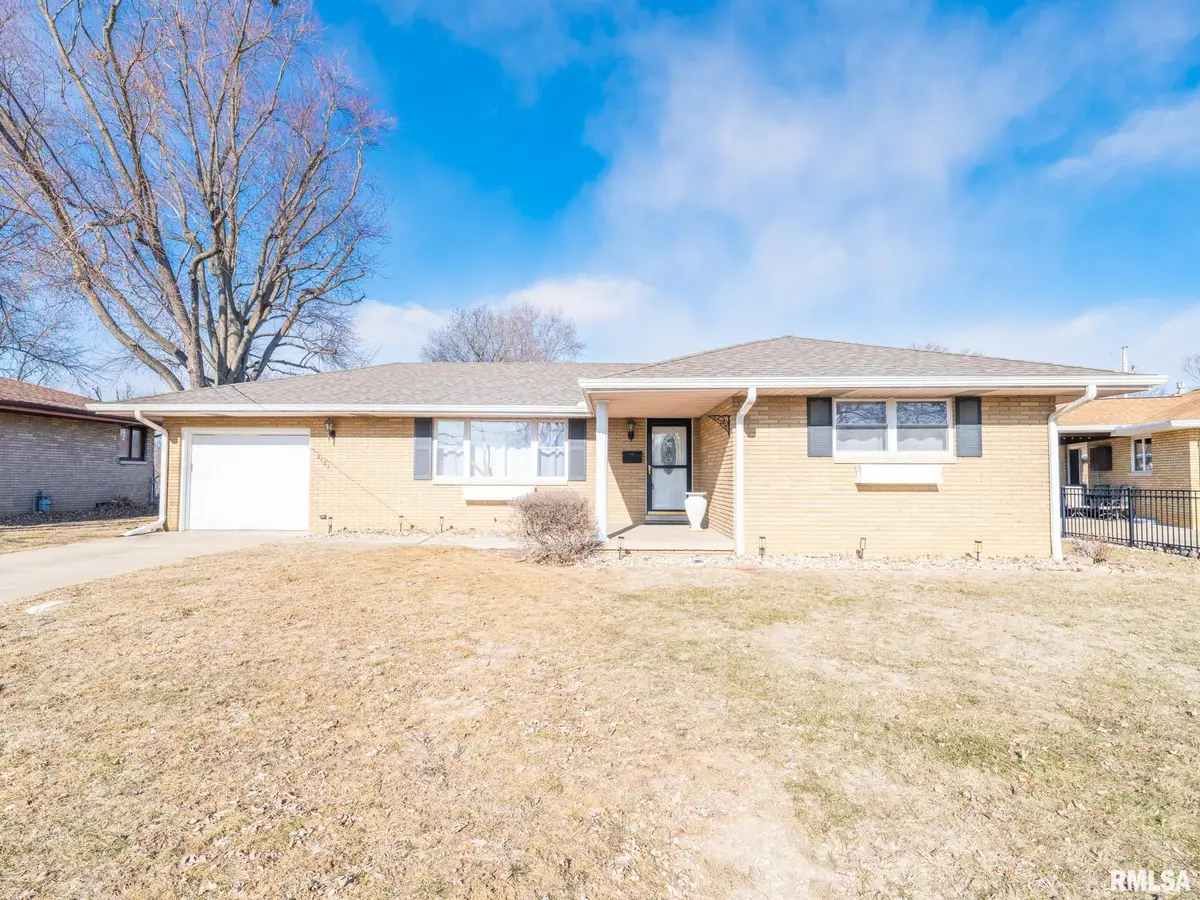 2125 Hillcrest Avenue, Pekin, IL 61554 - Image #1