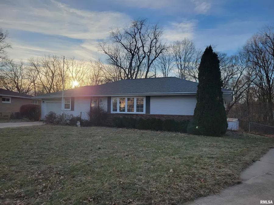 129 Brentwood Drive, East Peoria, IL 61611 - Image #2