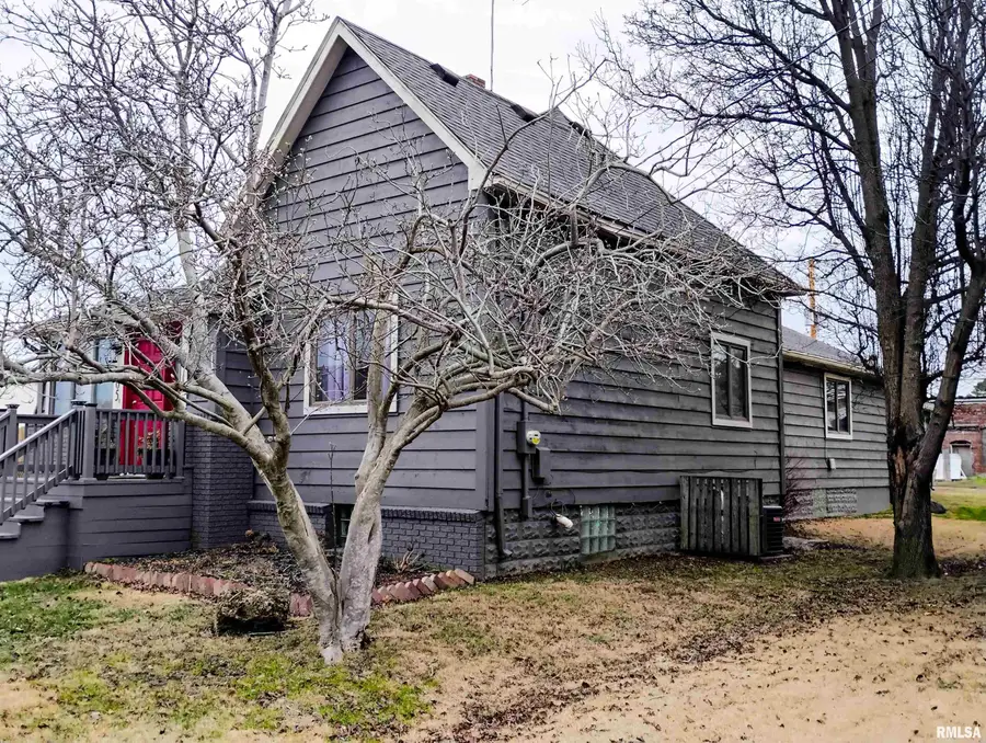 105 W Callie Street, Sesser, IL 62884 - Image #3