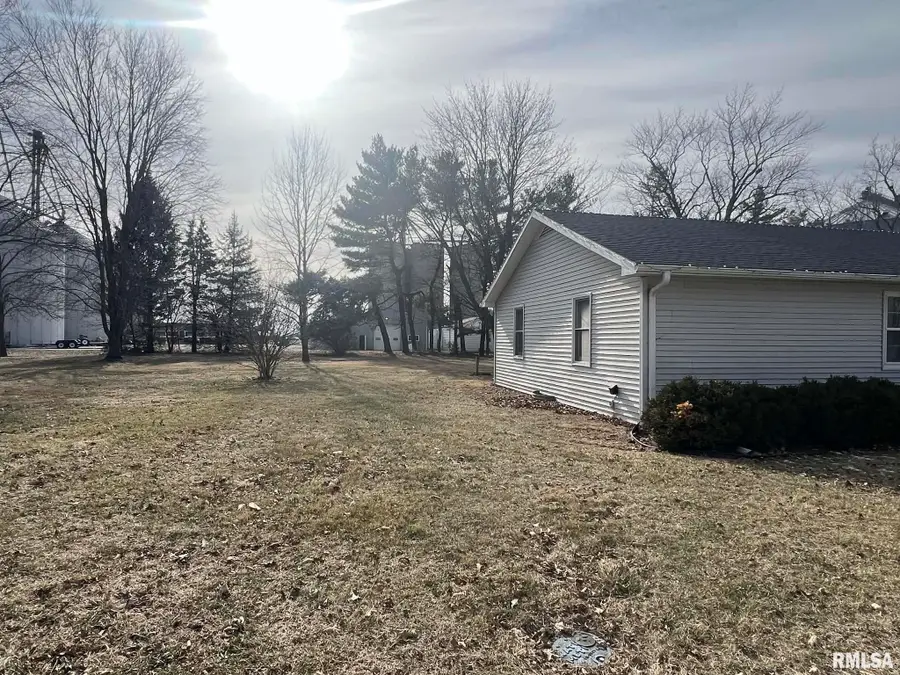 105 E Fillmore Street, Sciota, IL 61475 - Image #2