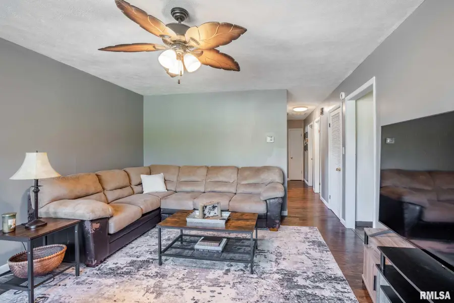 806 S Jackson Street, West Frankfort, IL 62896 - #2