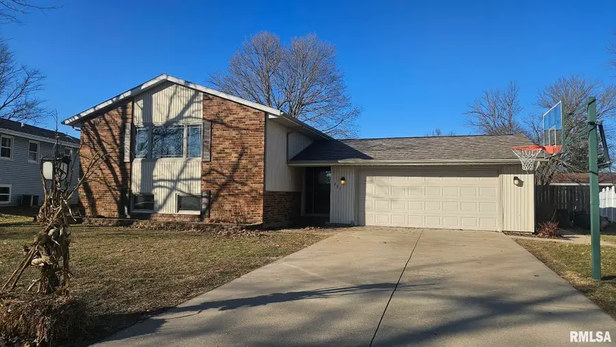 221 New Salem Drive, Canton, IL 61520 - Image #3
