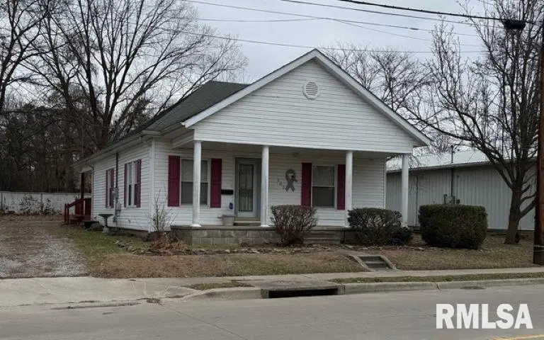 302 S Duquoin Street, Benton, IL 62812 - Image #1