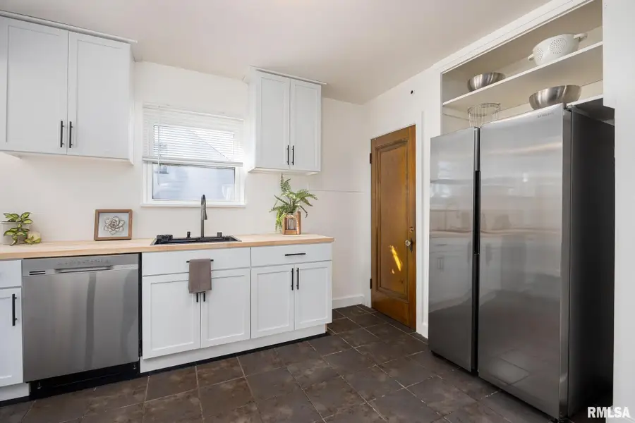 803 W Meadows Place, Peoria, IL 61604 - Image #2