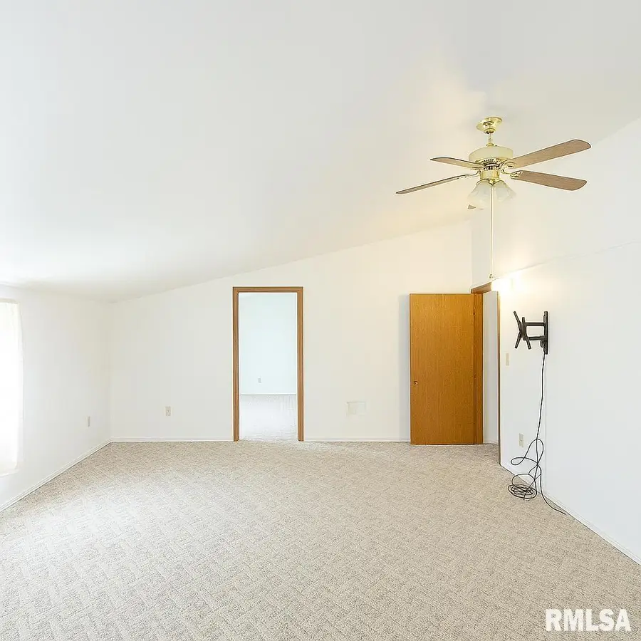 42 S Main Street, Raleigh, IL 62977 - Image #2