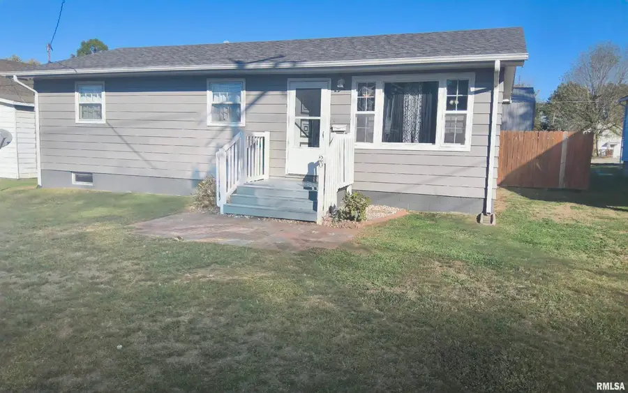 20 S Peach Street, Du Quoin No 8, IL 62832 - #2