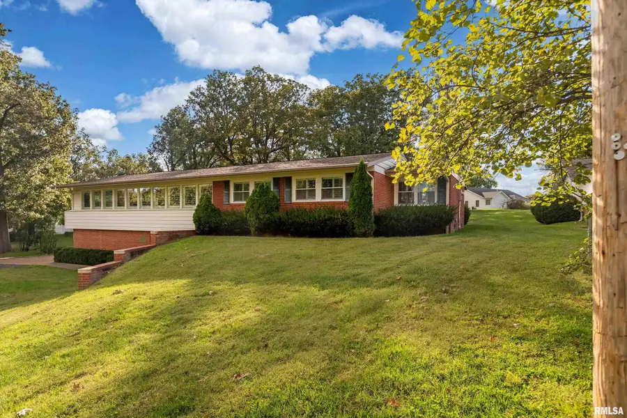 313 Country Club Lane, Harrisburg, IL 62946 - Image #3