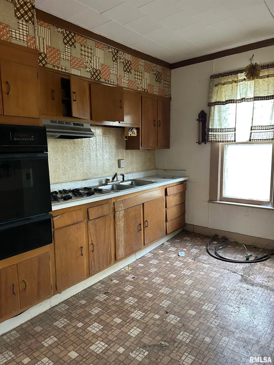 535 S Main Street, Canton, IL 61520 - Image #2