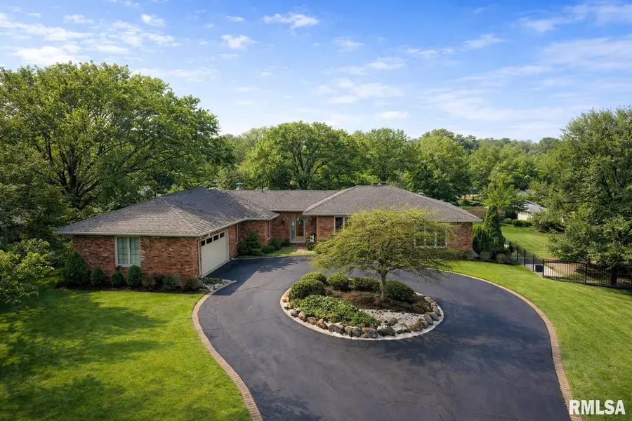 108 E Coventry Lane, Peoria, IL 61614 - Image #2