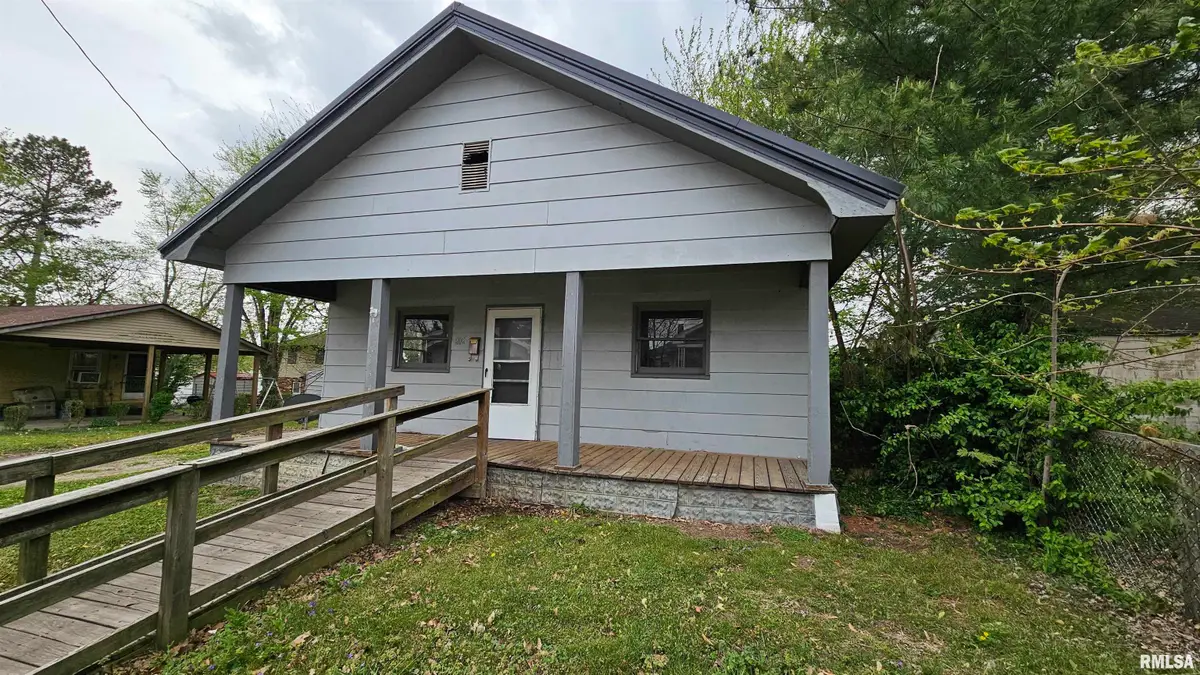 202 S Liberty Street, Marion, IL 62959 - #1