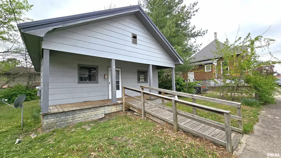 202 S Liberty Street, Marion, IL 62959 - #2