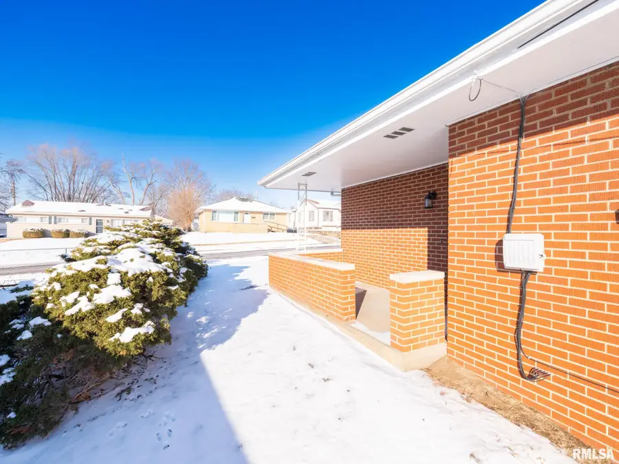 1113 N 15th Street, Pekin, IL 61554 - Image #2