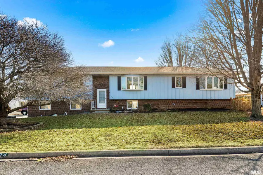 204 Oakbrook Drive, East Peoria, IL 61611 - Image #2