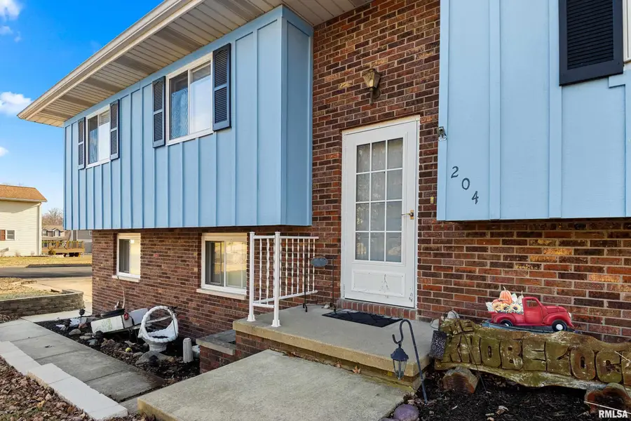 204 Oakbrook Drive, East Peoria, IL 61611 - Image #3