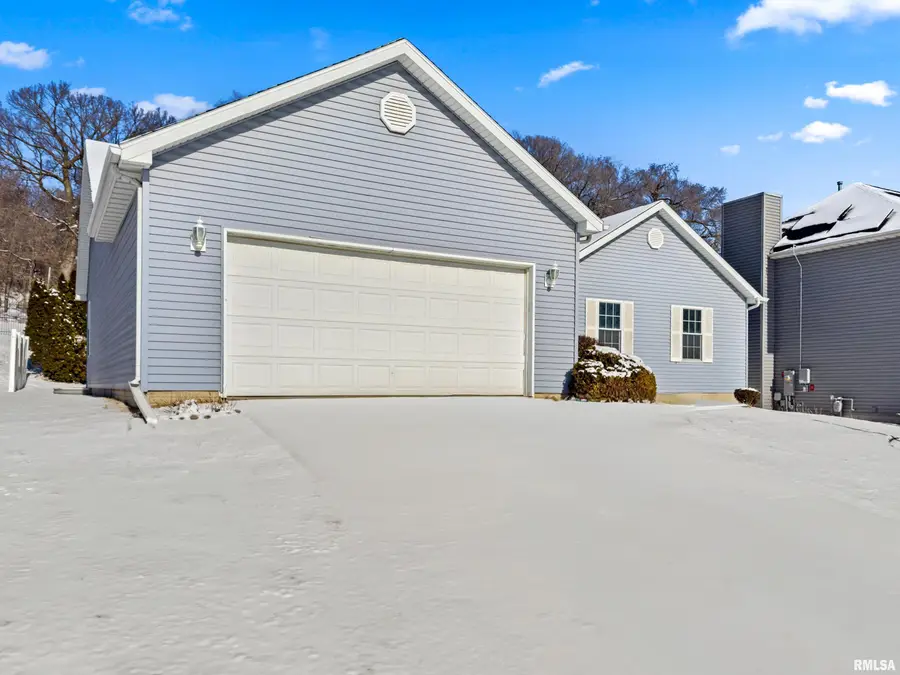 725 W Spring Hollow Lane, Peoria, IL 61605 - Image #2