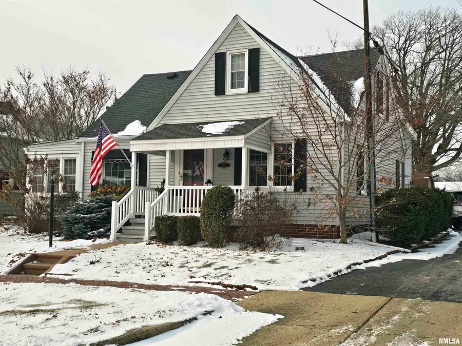 310 N B Avenue B, Canton, IL 61520-9206 - Image #2