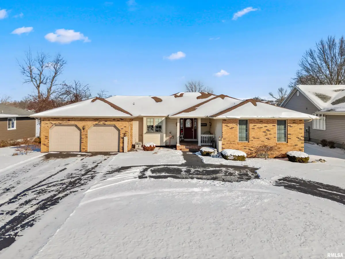 2110 Highwood Avenue, Pekin, IL 61554 - Image #1