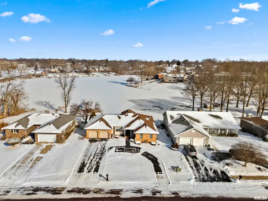 2110 Highwood Avenue, Pekin, IL 61554 - Image #2