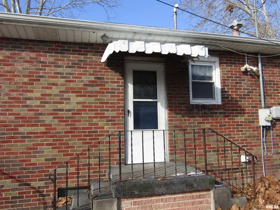 514 E Euclid Avenue, Lewistown, IL 61542 - #3