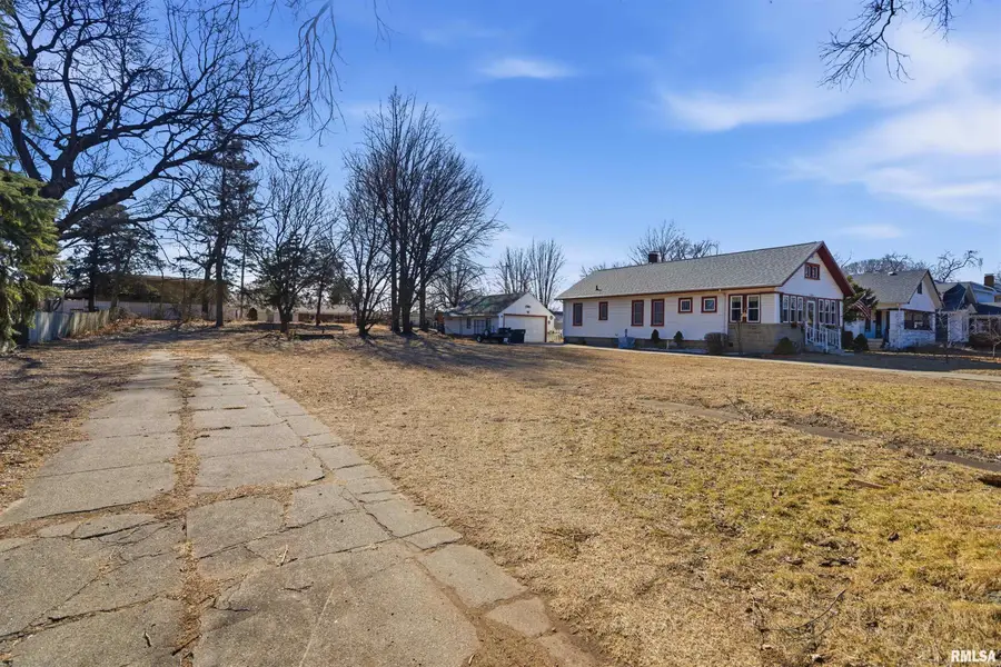 1100 Park Avenue, Pekin, IL 61554 - #2