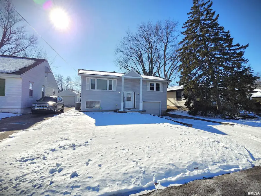 2210 W Clarke Avenue, West Peoria, IL 61604 - #3