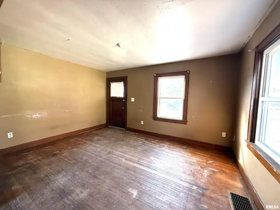 1802 Quaker Street, Pekin, IL 61554 - #2