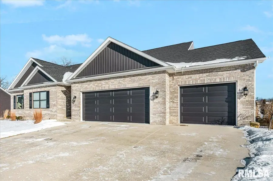 100 Joseph Court, Washington, IL 61571 - Image #2