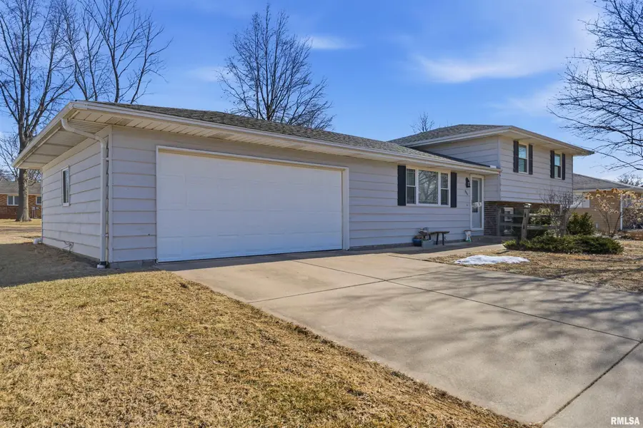 604 Ivy Lane, Tremont, IL 61568 - #2