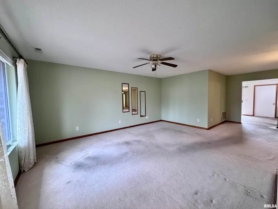 2005 S Madison Street, Macomb, IL 61455 - Image #3